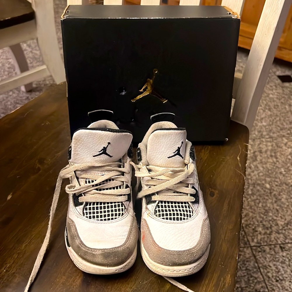 Jordan Kids
Air Jordan 4 Retro "Military Black" sneakers